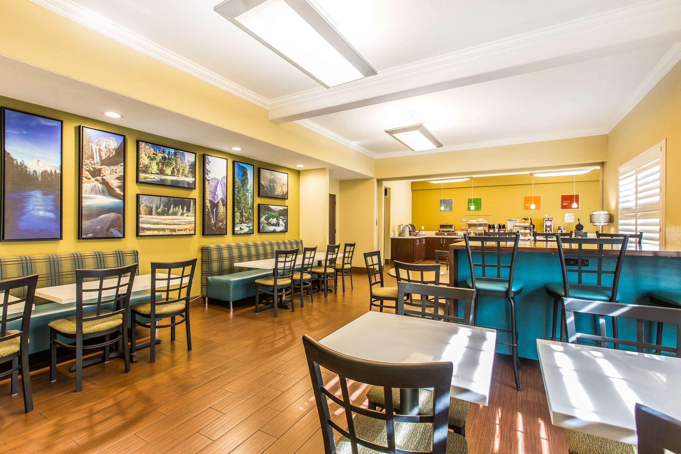弗雷斯诺河滨公园舒适套房酒店 外观 照片